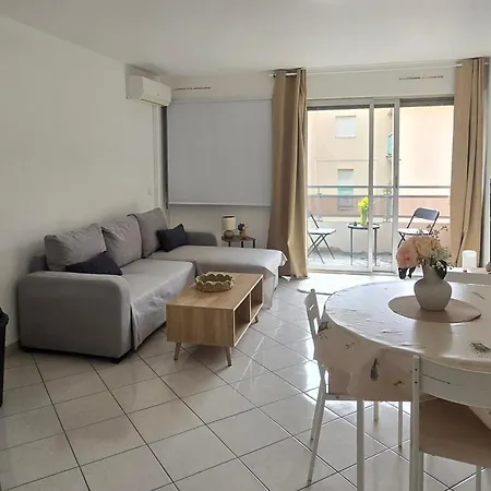 Ac With Balcony In Saint-raphael Apartment *