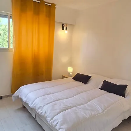 Ac With Balcony In Saint-raphael Lejlighed
