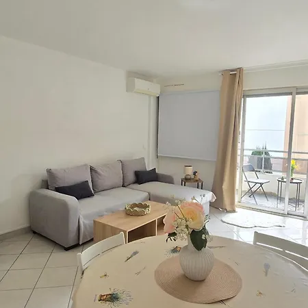 Ac With Balcony In Saint-raphael Saint-Raphael (Var)